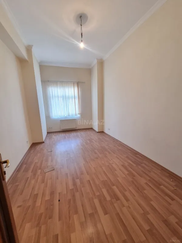 Satılır 3 otaqlı mənzil 122 m²
