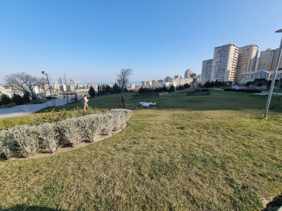 Satılır 3 otaqlı mənzil 122 m²