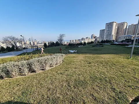 Satılır 3 otaqlı mənzil 122 m²