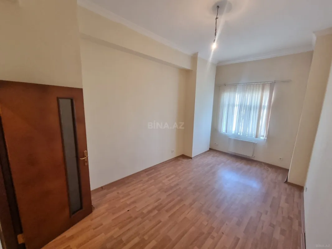 Satılır 3 otaqlı mənzil 122 m²