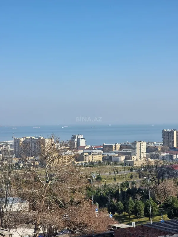 Satılır 3 otaqlı mənzil 122 m²