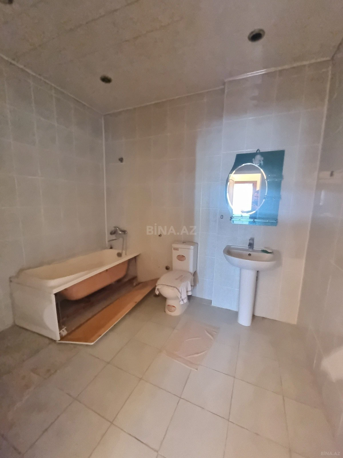Satılır 3 otaqlı mənzil 122 m²