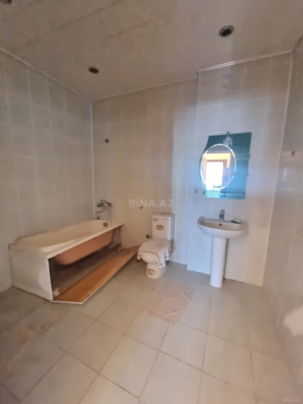 Satılır 3 otaqlı mənzil 122 m²