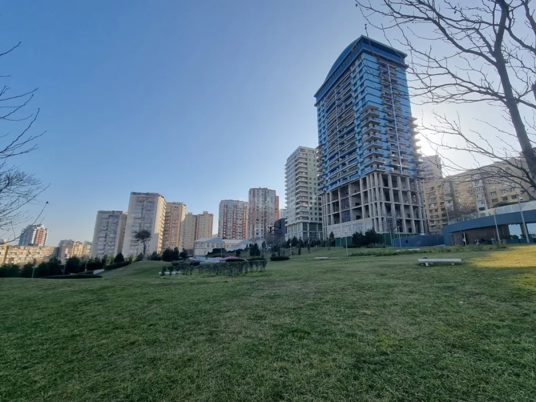 Satılır 3 otaqlı mənzil 122 m²