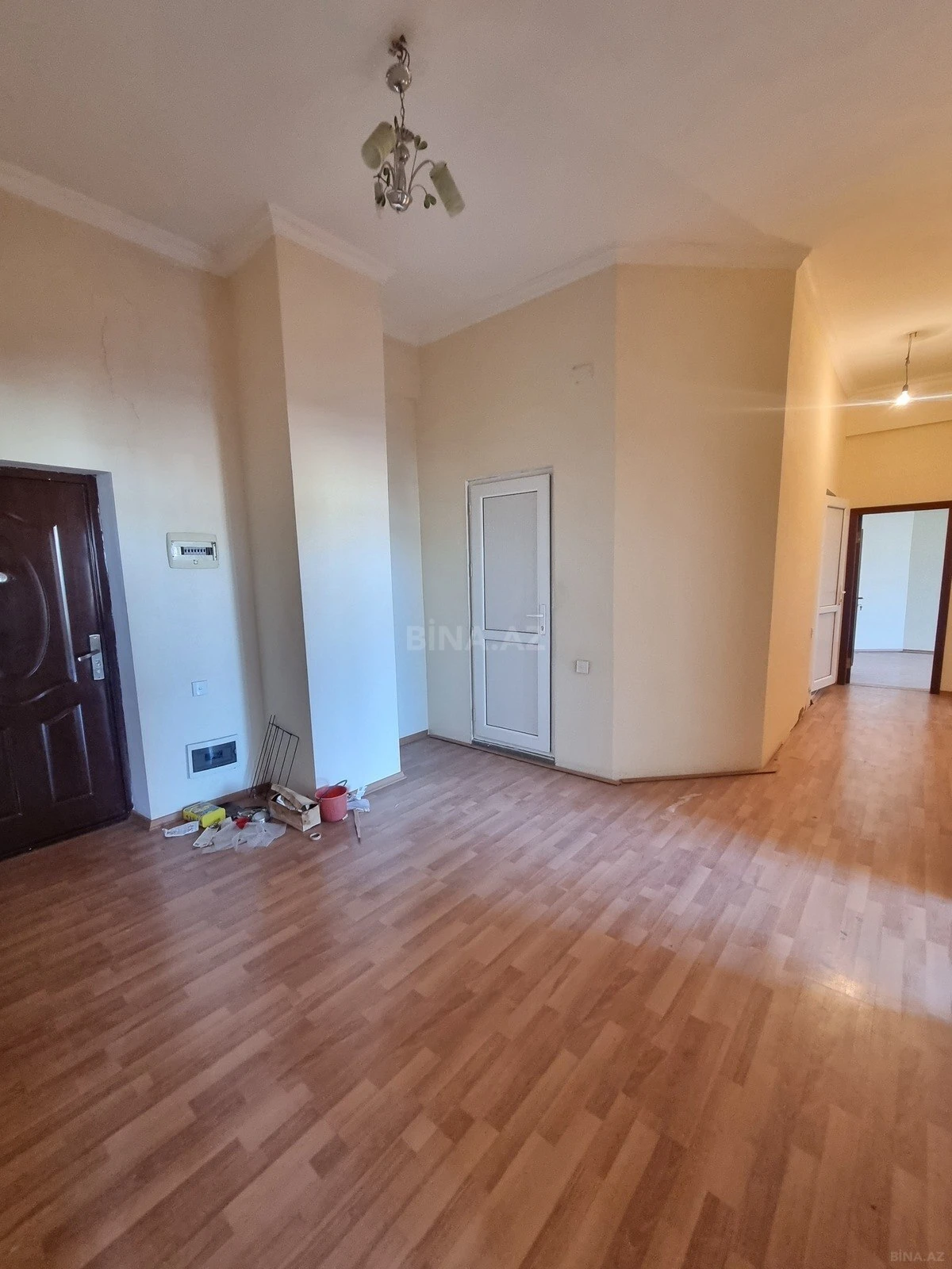 Satılır 3 otaqlı mənzil 122 m²