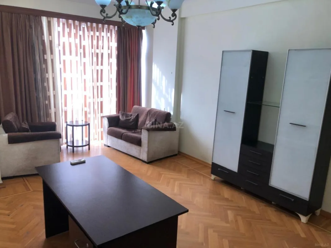 Kirayə verilir 4 otaqlı ofis 200 m²