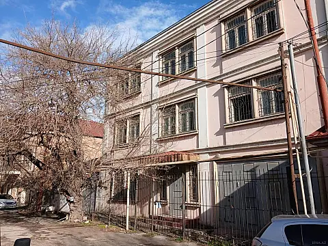 Kirayə verilir 10 otaqlı həyət evi 350 m² — Bakı, Nəsimi 10 otaq 350.00 m²