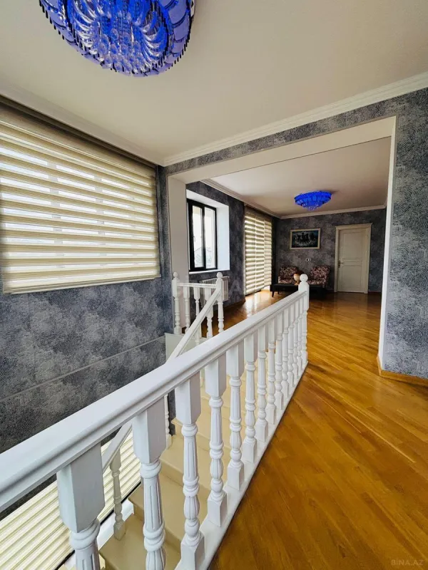 Satılır 5 otaqlı həyət evi 300 m²