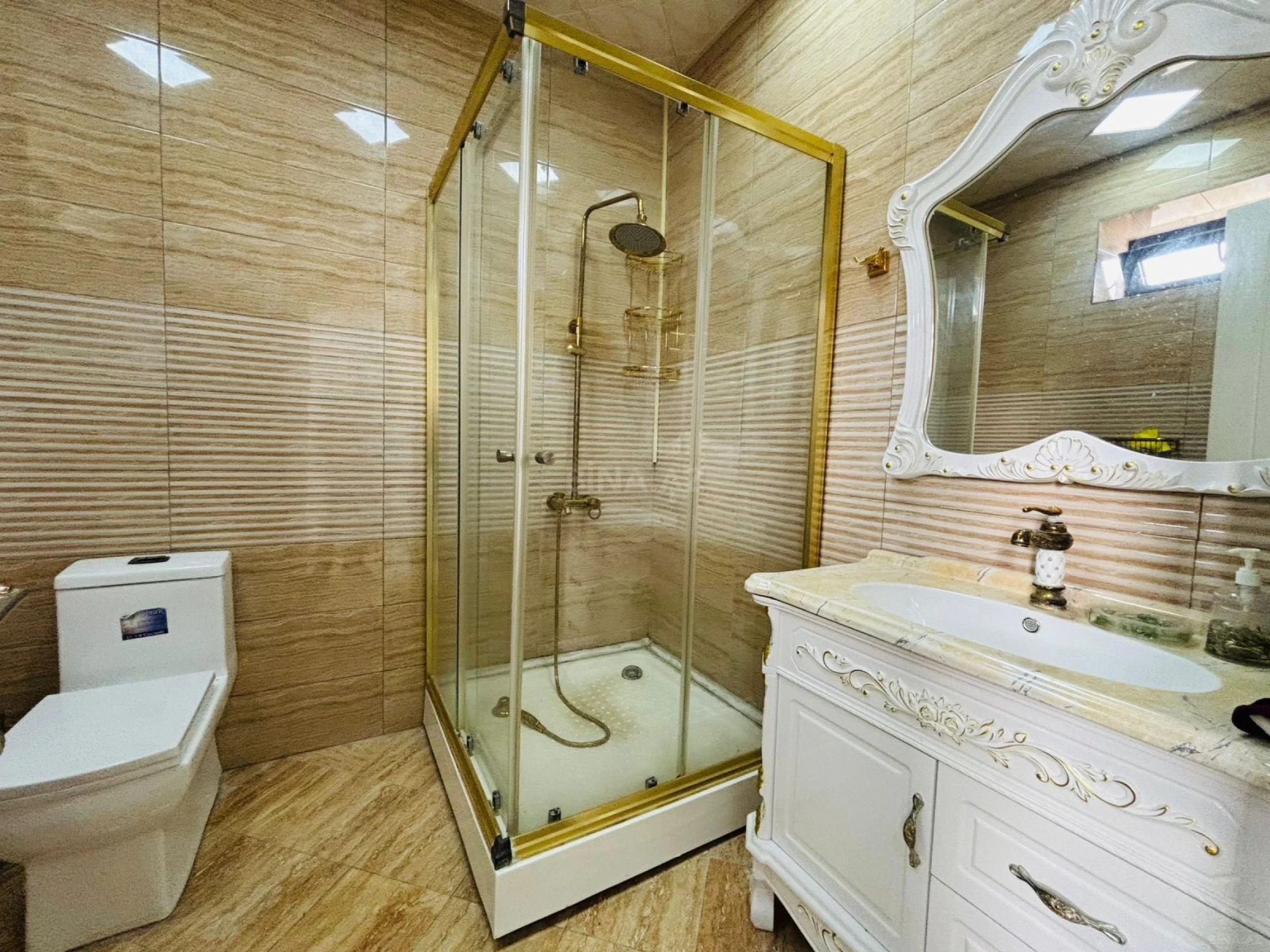 Satılır 5 otaqlı həyət evi 300 m²