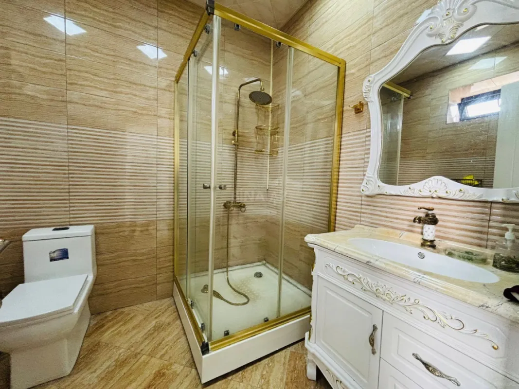 Satılır 5 otaqlı həyət evi 300 m²