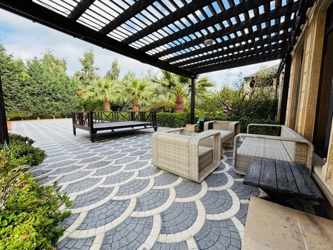 Satılır 5 otaqlı həyət evi 300 m²