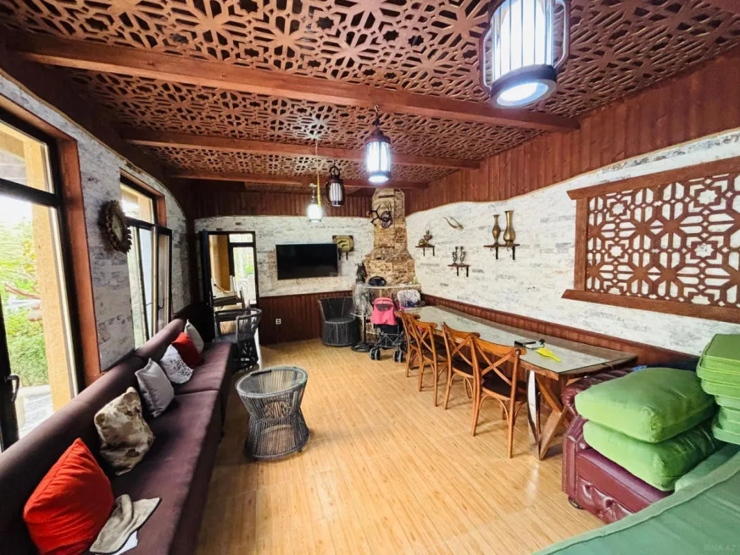 Satılır 5 otaqlı həyət evi 300 m²