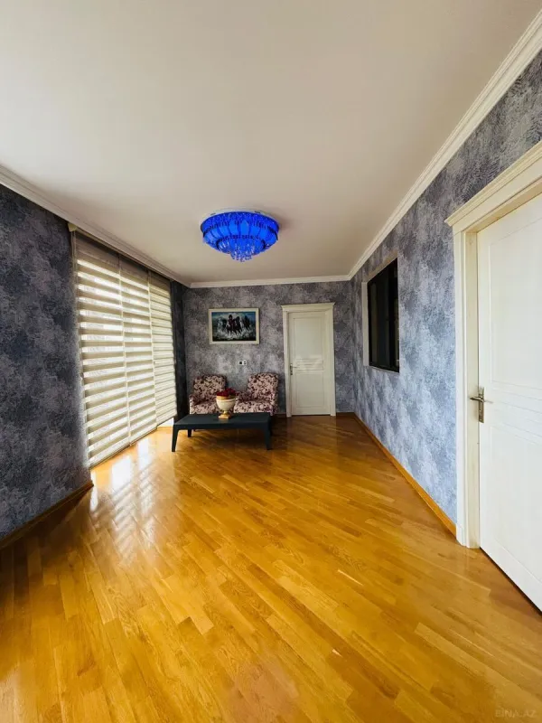 Satılır 5 otaqlı həyət evi 300 m²