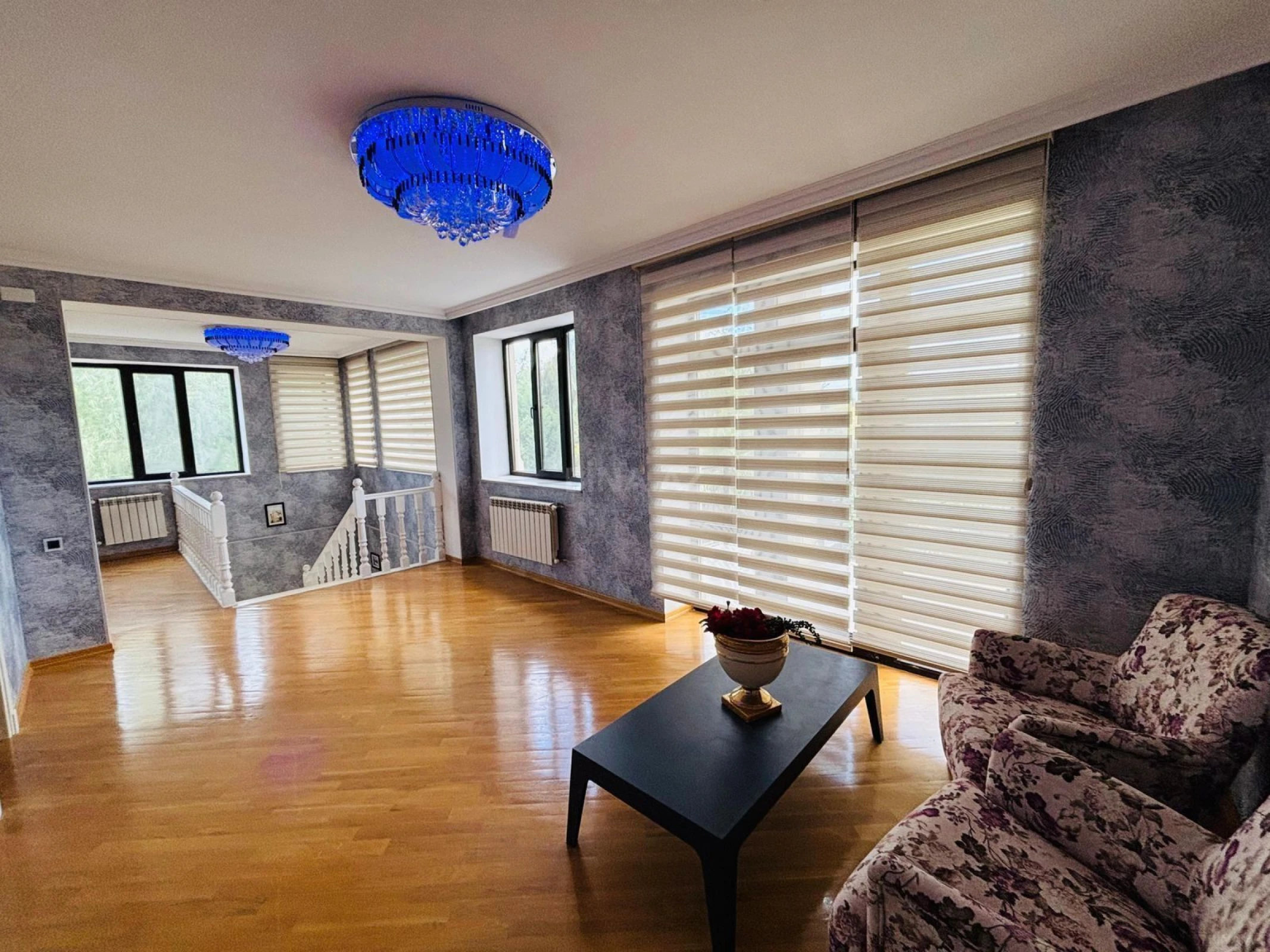 Satılır 5 otaqlı həyət evi 300 m²