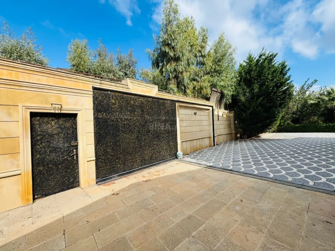 Satılır 5 otaqlı həyət evi 300 m²