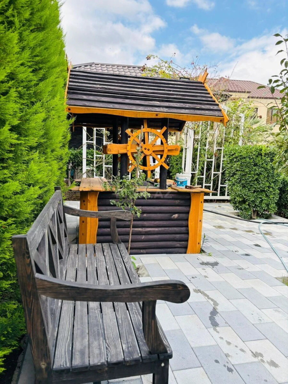 Satılır 5 otaqlı həyət evi 300 m²