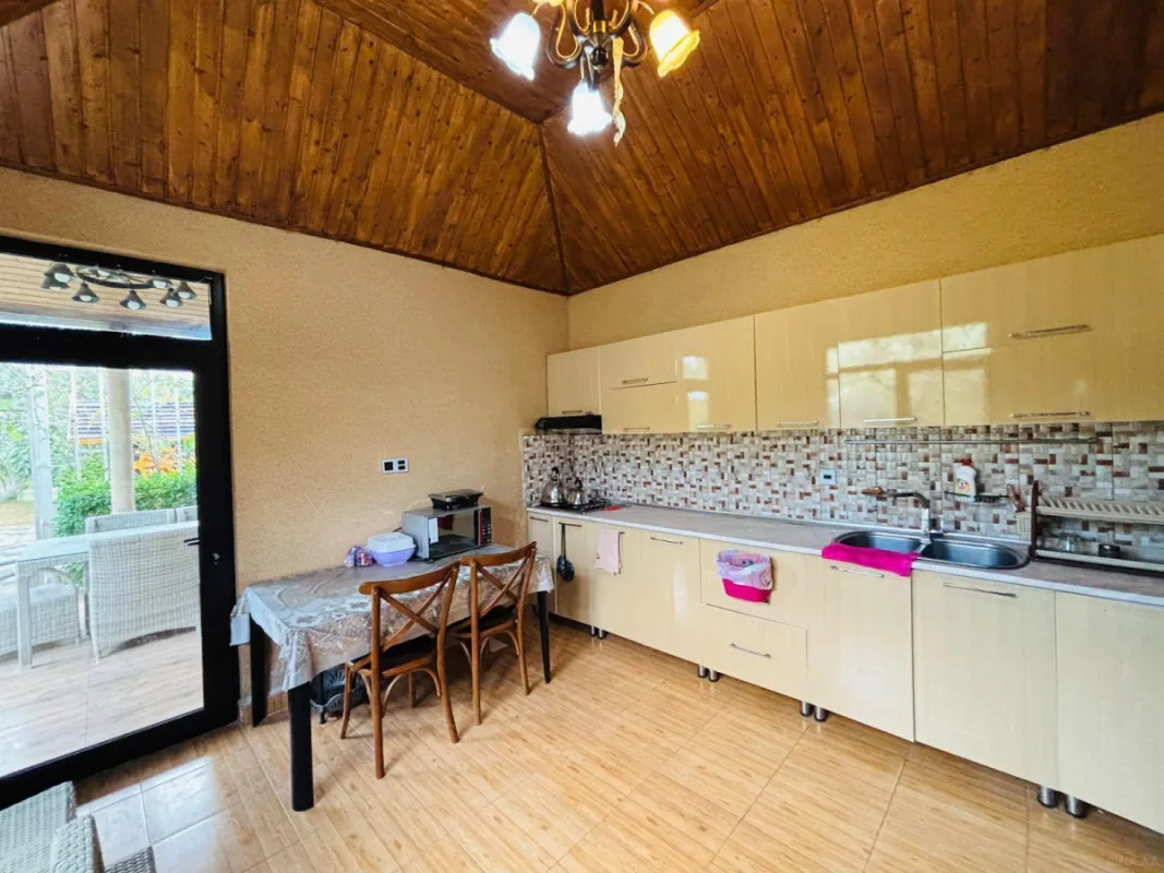 Satılır 5 otaqlı həyət evi 300 m²