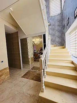 Satılır 5 otaqlı həyət evi 300 m²