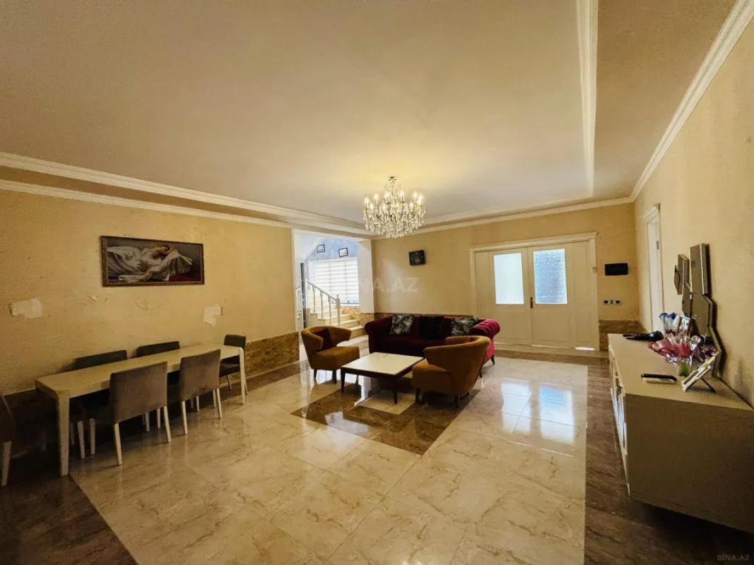 Satılır 5 otaqlı həyət evi 300 m²