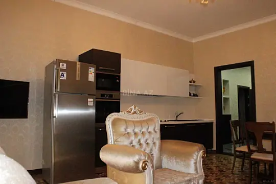 Kirayə verilir 2 otaqlı mənzil 100 m²