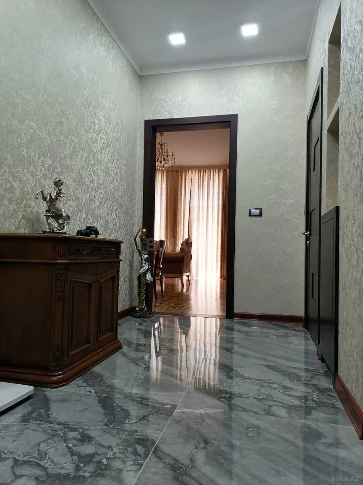 Kirayə verilir 2 otaqlı mənzil 100 m²