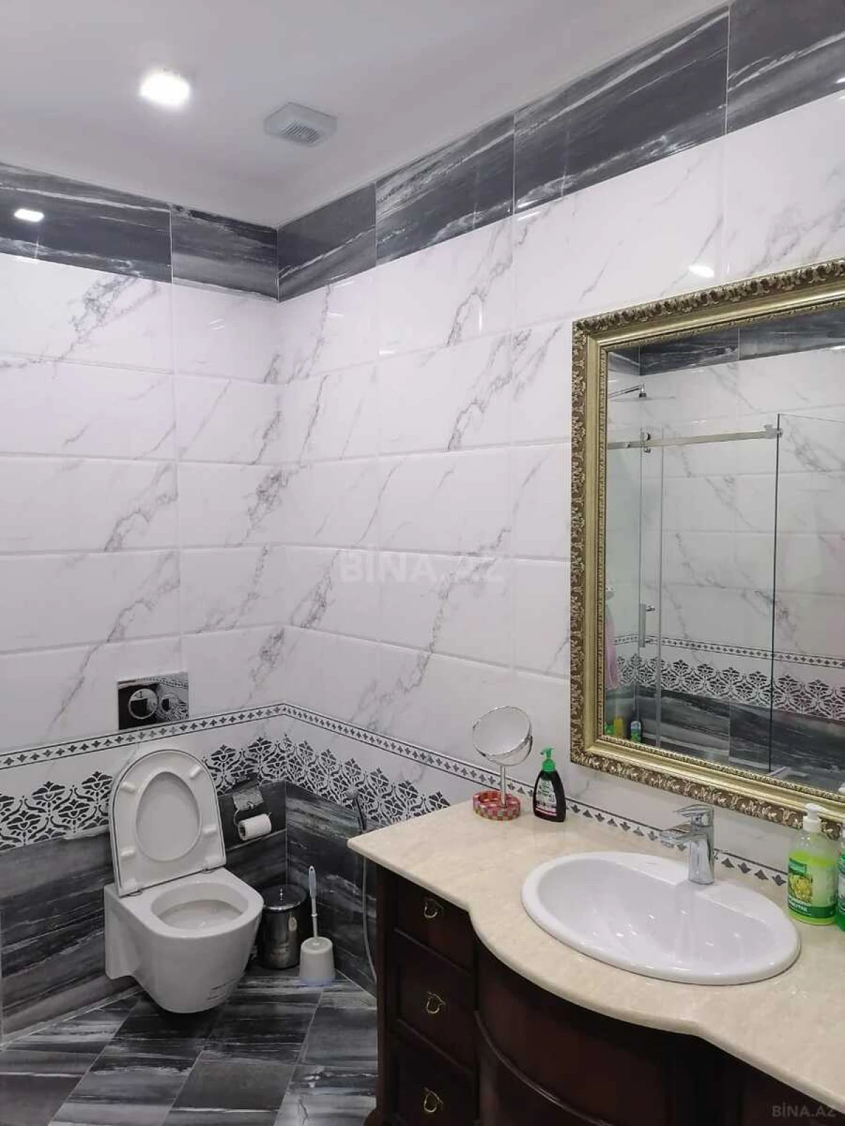 Kirayə verilir 2 otaqlı mənzil 100 m²