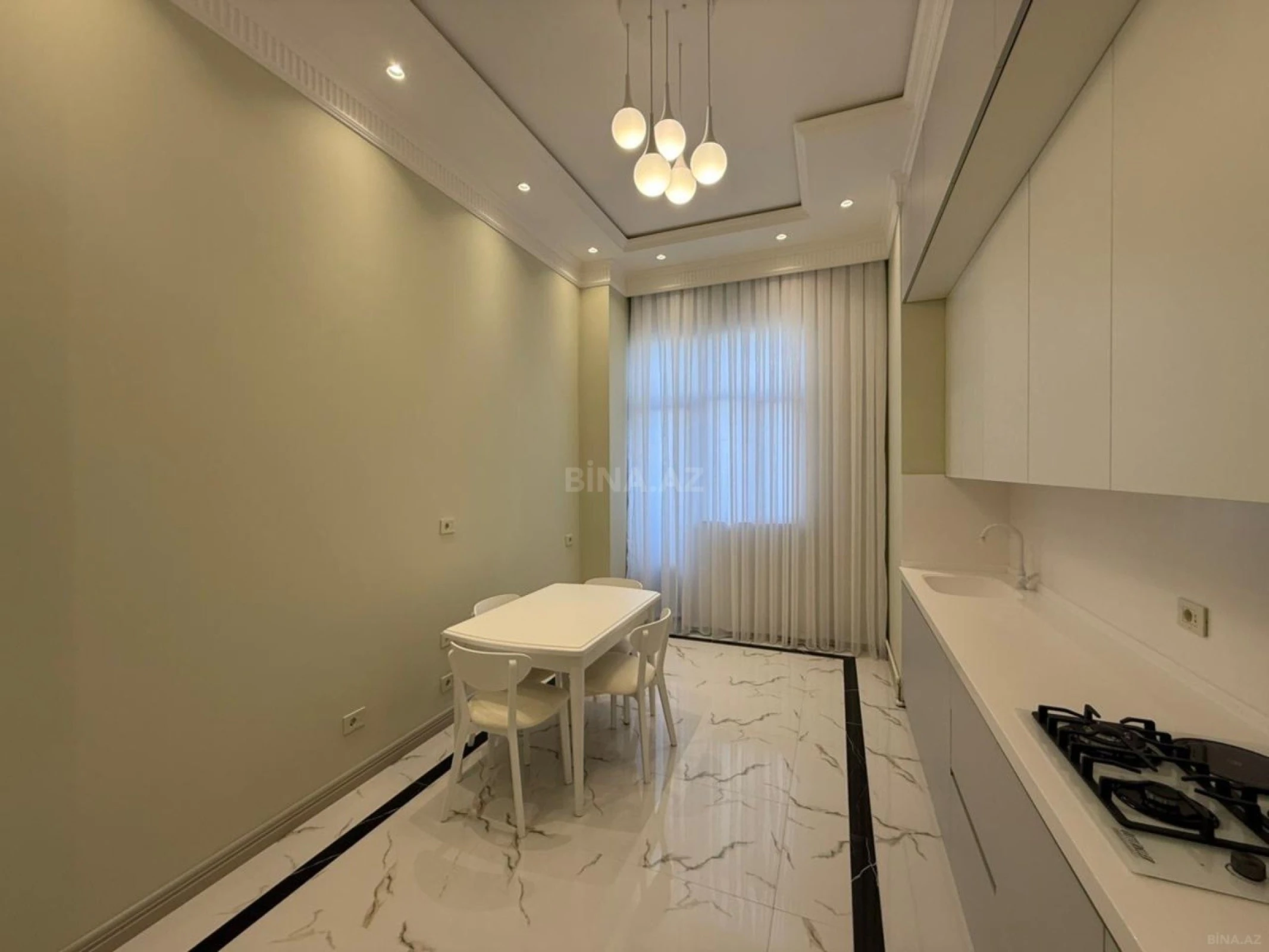 Satılır 3 otaqlı mənzil 140 m²
