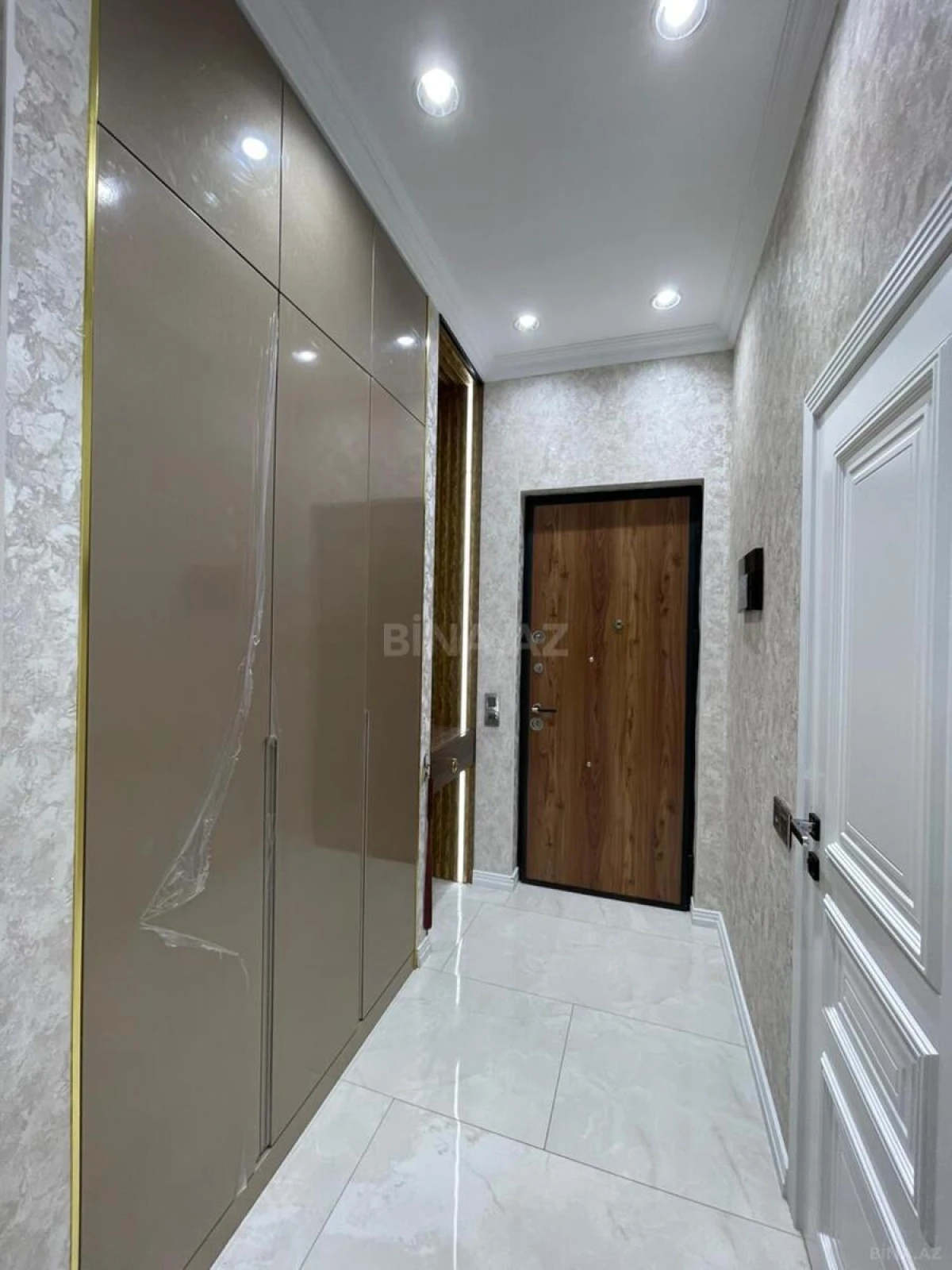 Satılır 3 otaqlı mənzil 95 m²