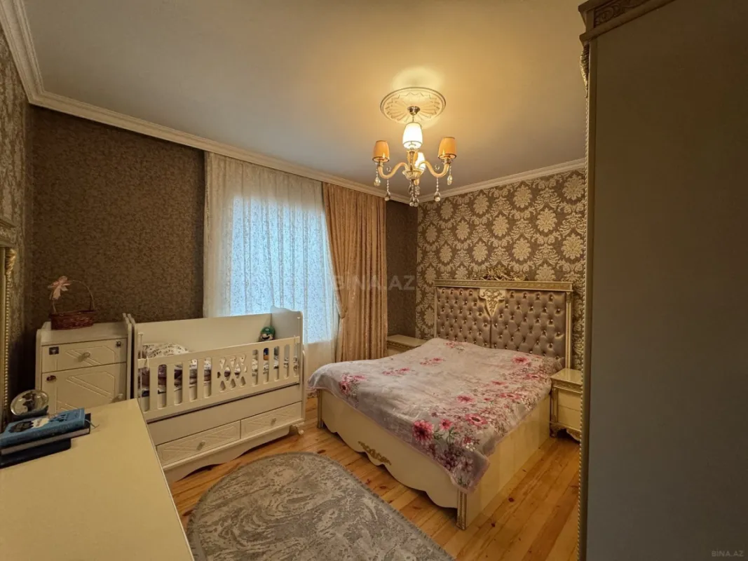 Satılır 5 otaqlı həyət evi 200 m²