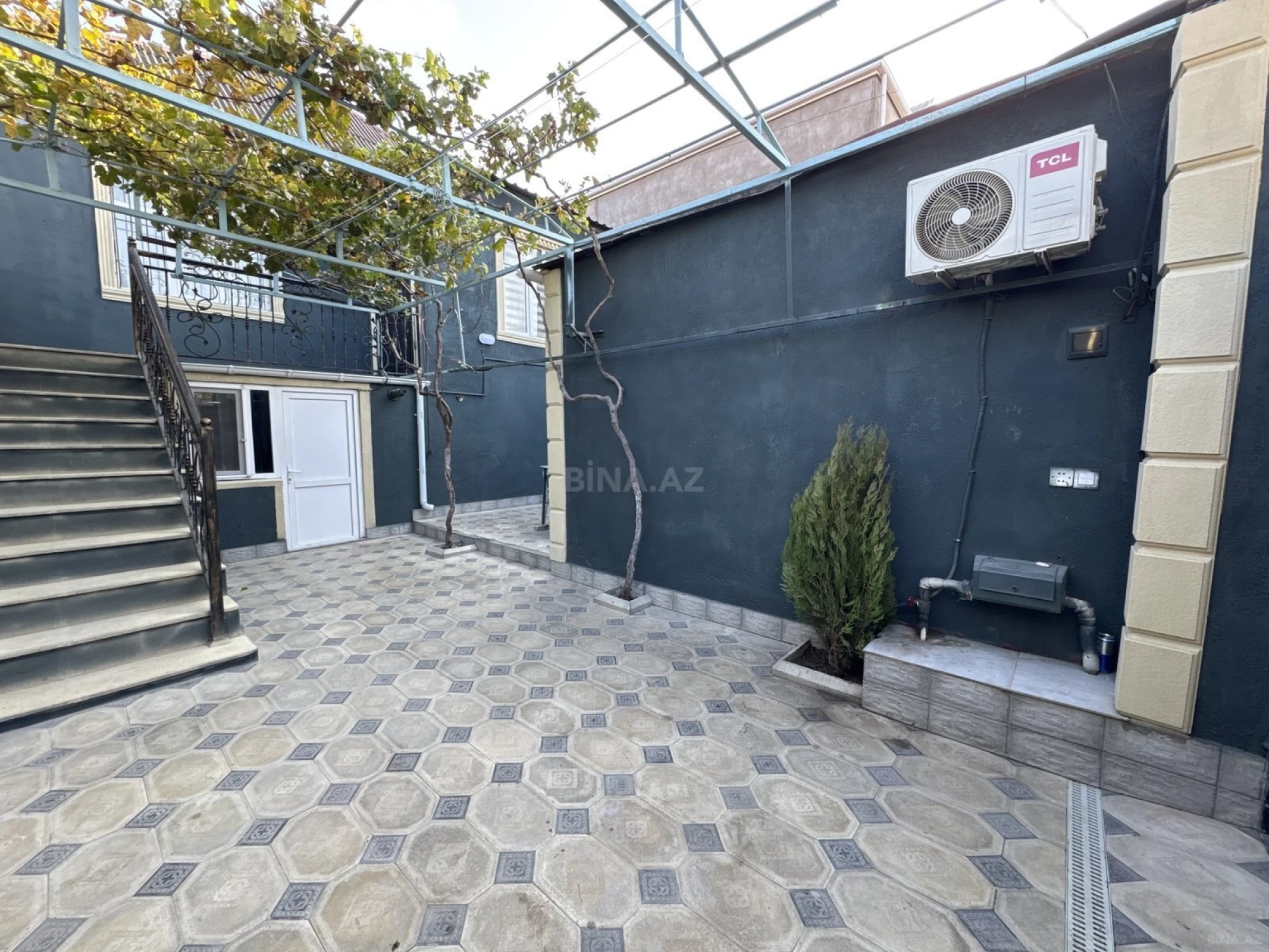 Satılır 5 otaqlı həyət evi 200 m²