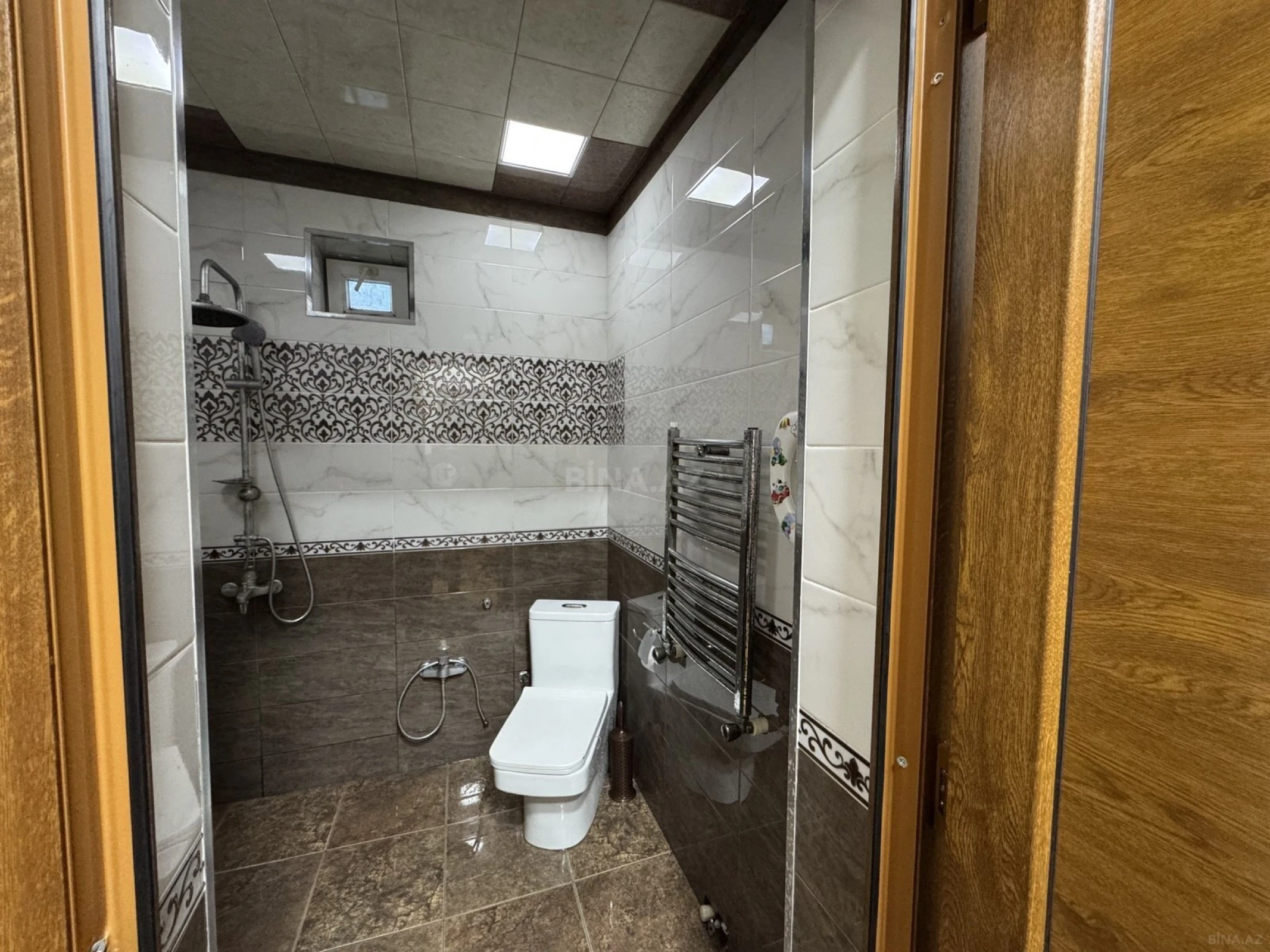 Satılır 5 otaqlı həyət evi 200 m²