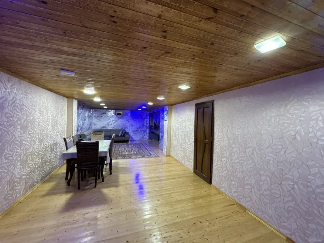 Satılır 5 otaqlı həyət evi 200 m²