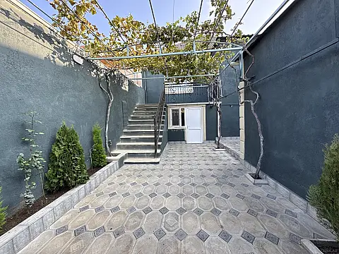 Satılır 5 otaqlı həyət evi 200 m²