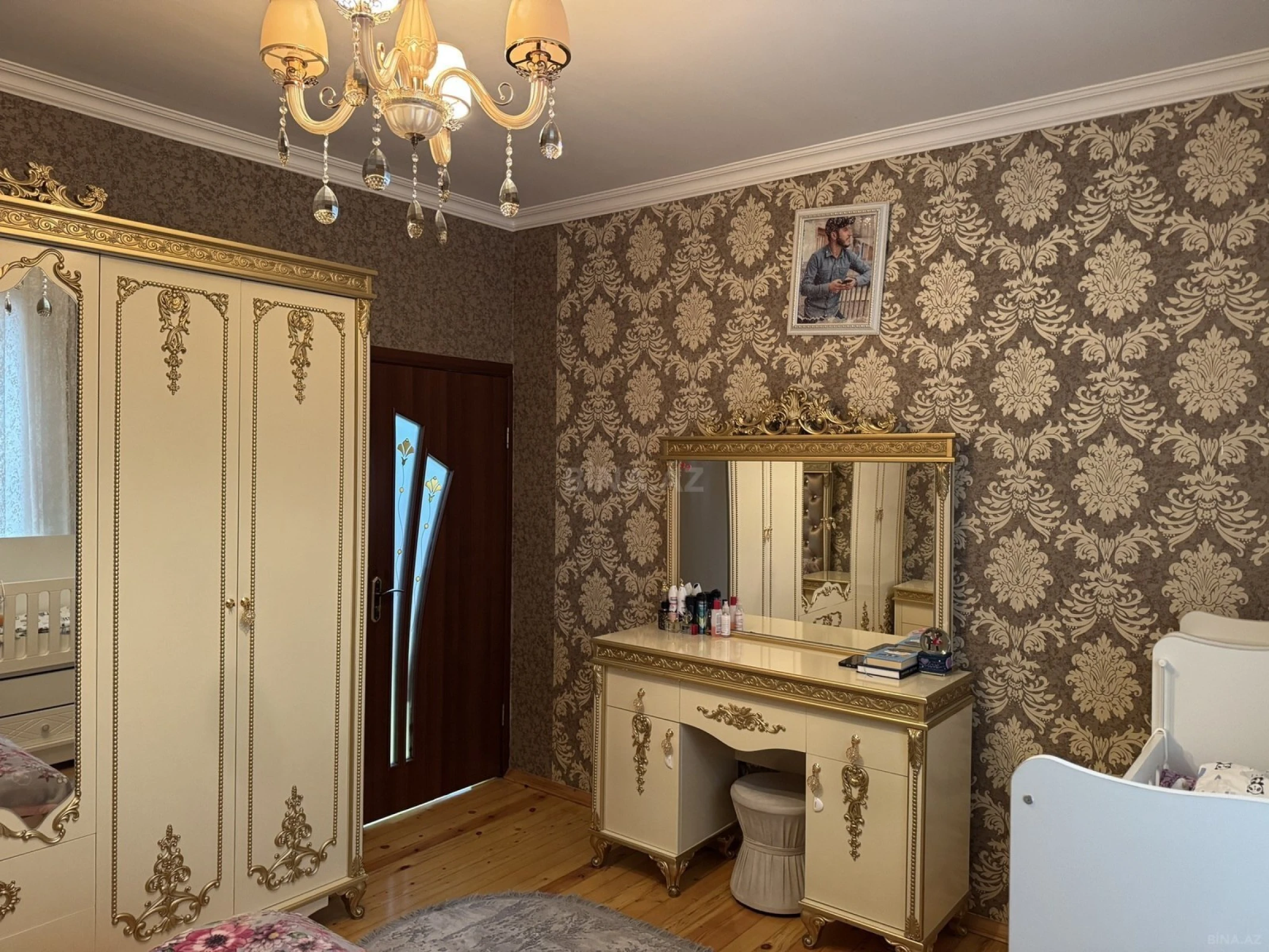 Satılır 5 otaqlı həyət evi 200 m²