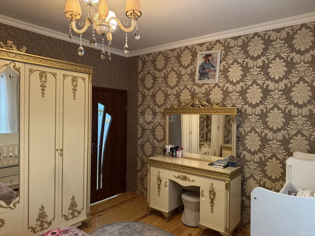 Satılır 5 otaqlı həyət evi 200 m²