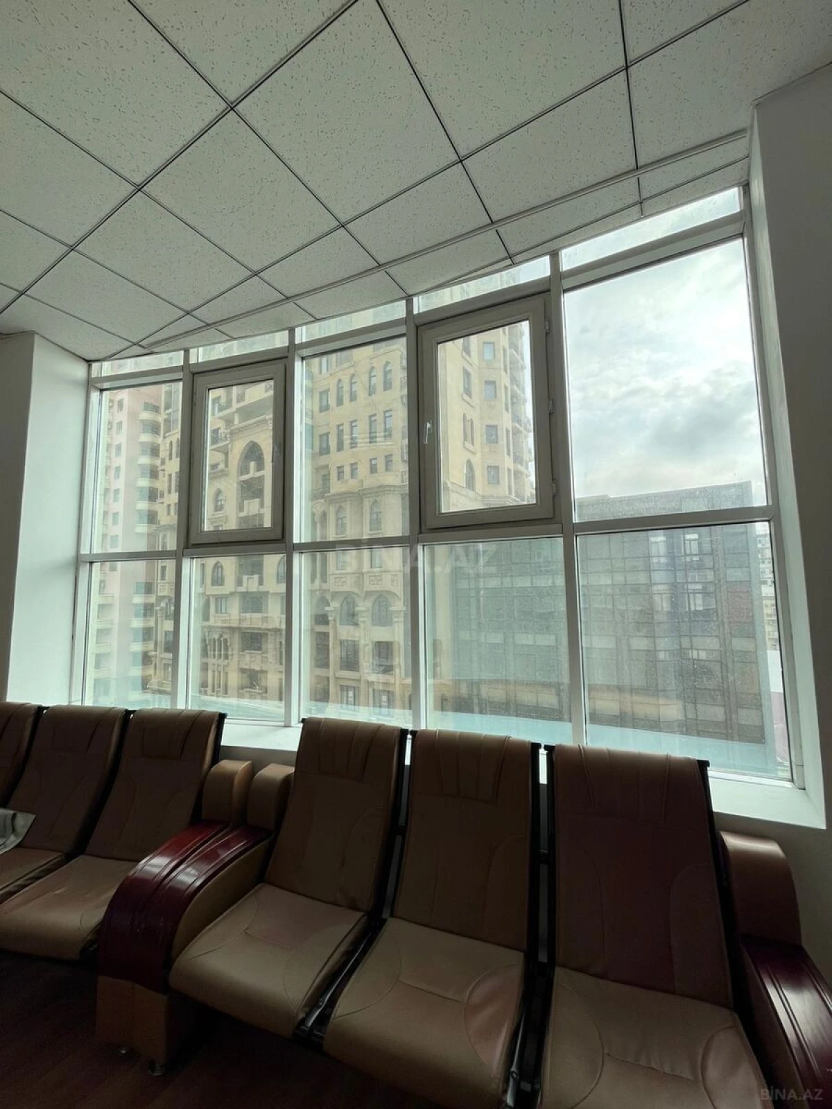 Kirayə verilir 5 otaqlı ofis 140 m²