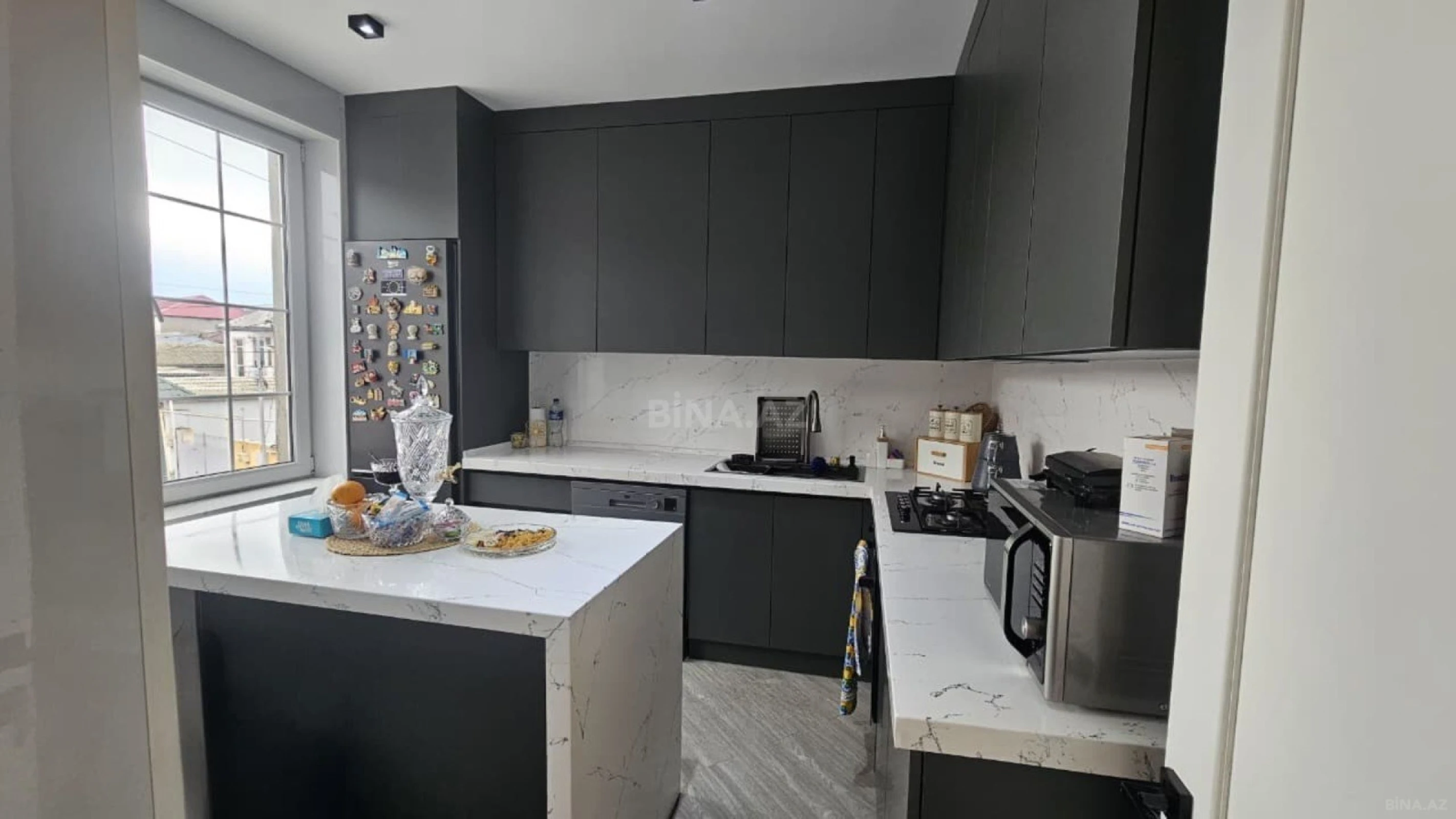 Kirayə verilir 9 otaqlı həyət evi 400 m²