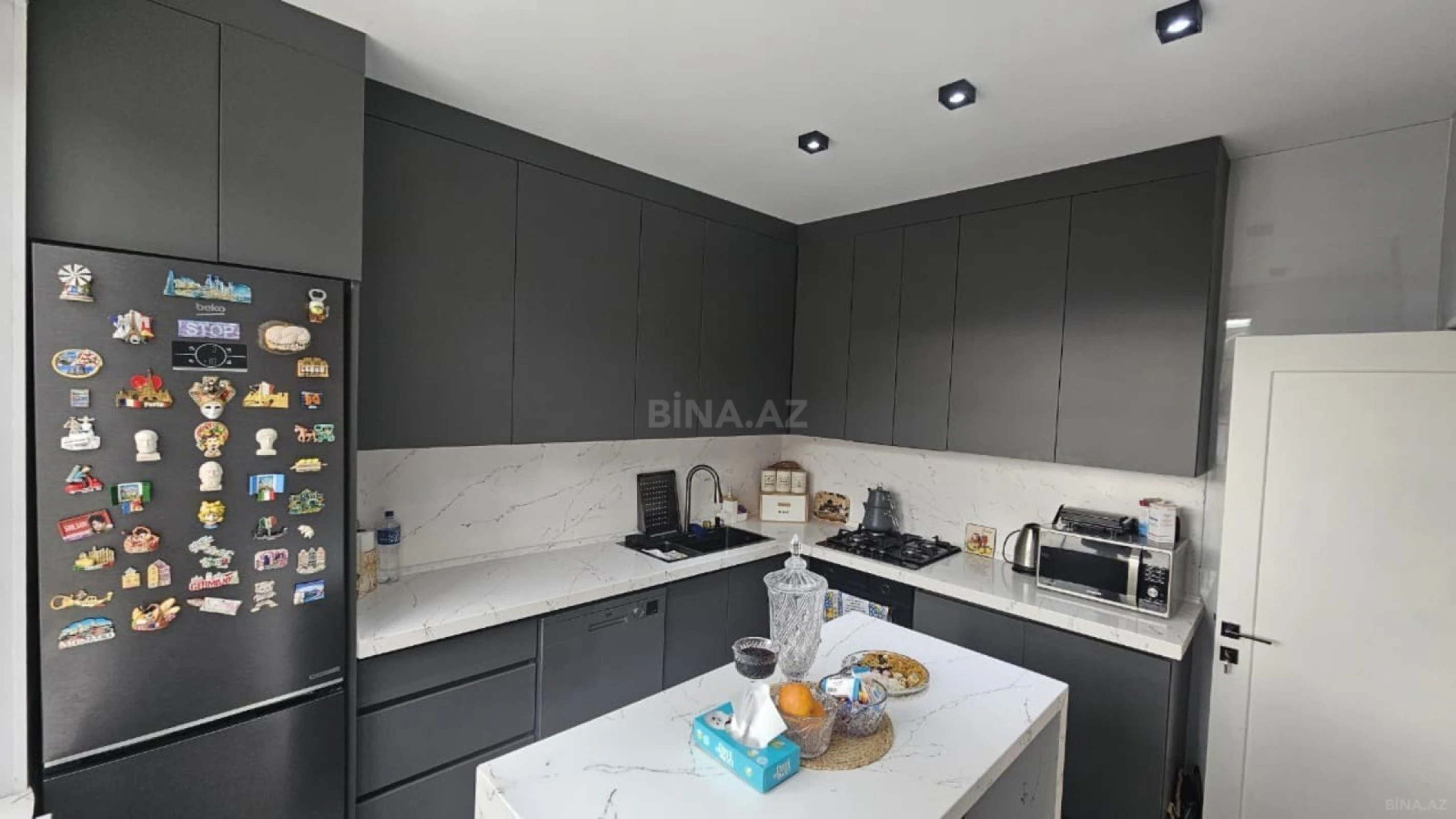 Kirayə verilir 9 otaqlı həyət evi 400 m²