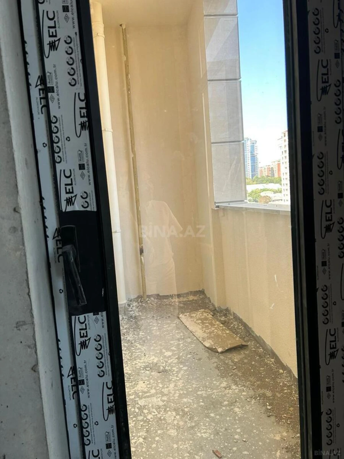 Satılır 3 otaqlı mənzil 118 m²