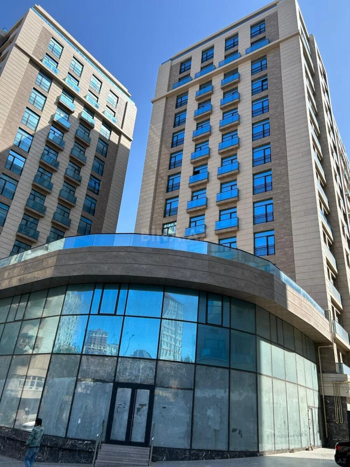 Satılır 3 otaqlı mənzil 118 m²