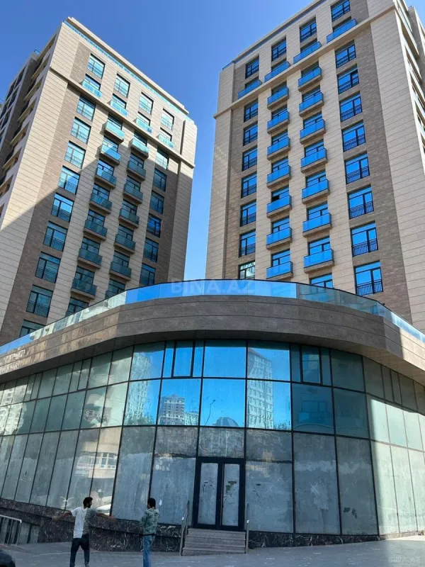 Satılır 3 otaqlı mənzil 118 m²