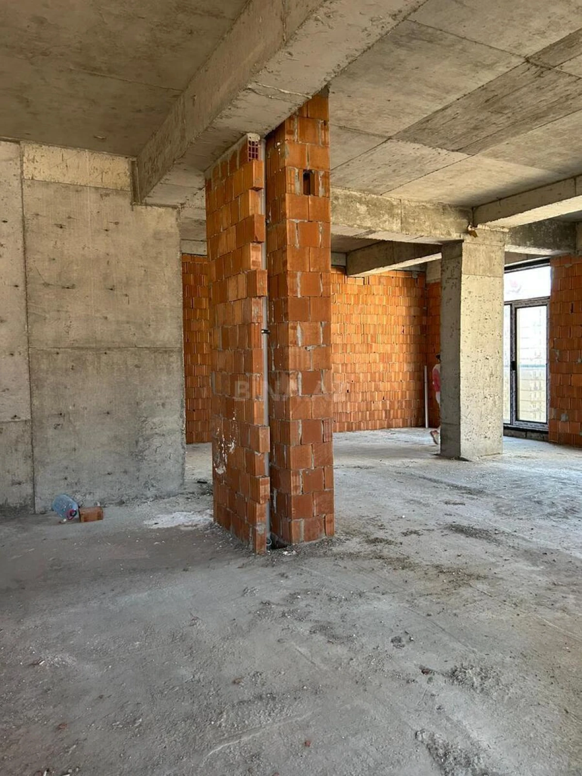 Satılır 3 otaqlı mənzil 118 m²