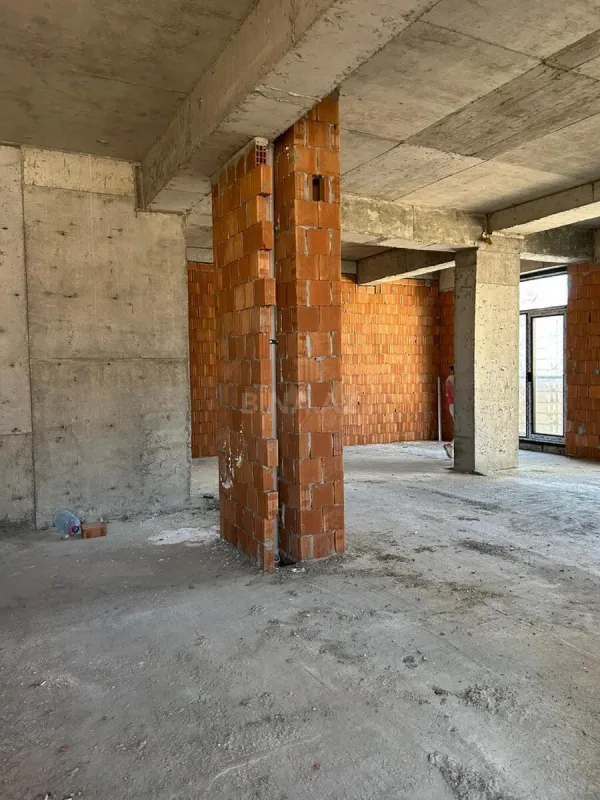 Satılır 3 otaqlı mənzil 118 m²