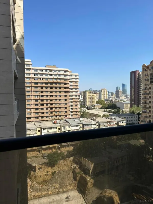 Satılır 3 otaqlı mənzil 118 m²