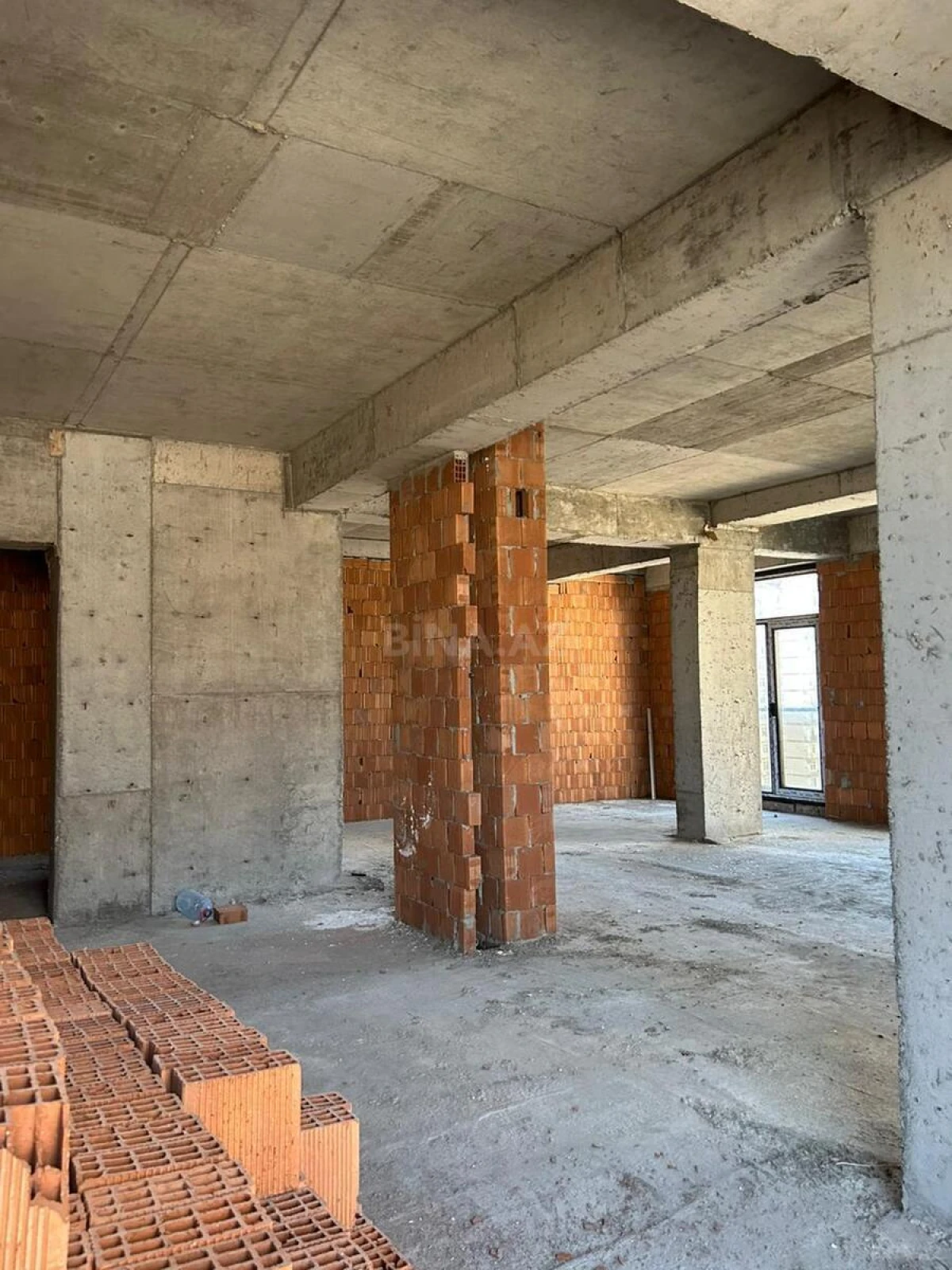 Satılır 3 otaqlı mənzil 118 m²