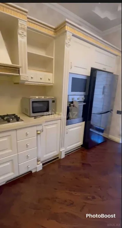 Kirayə verilir 3 otaqlı mənzil 155 m²