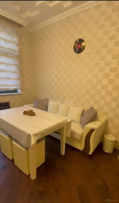 Kirayə verilir 3 otaqlı mənzil 155 m²