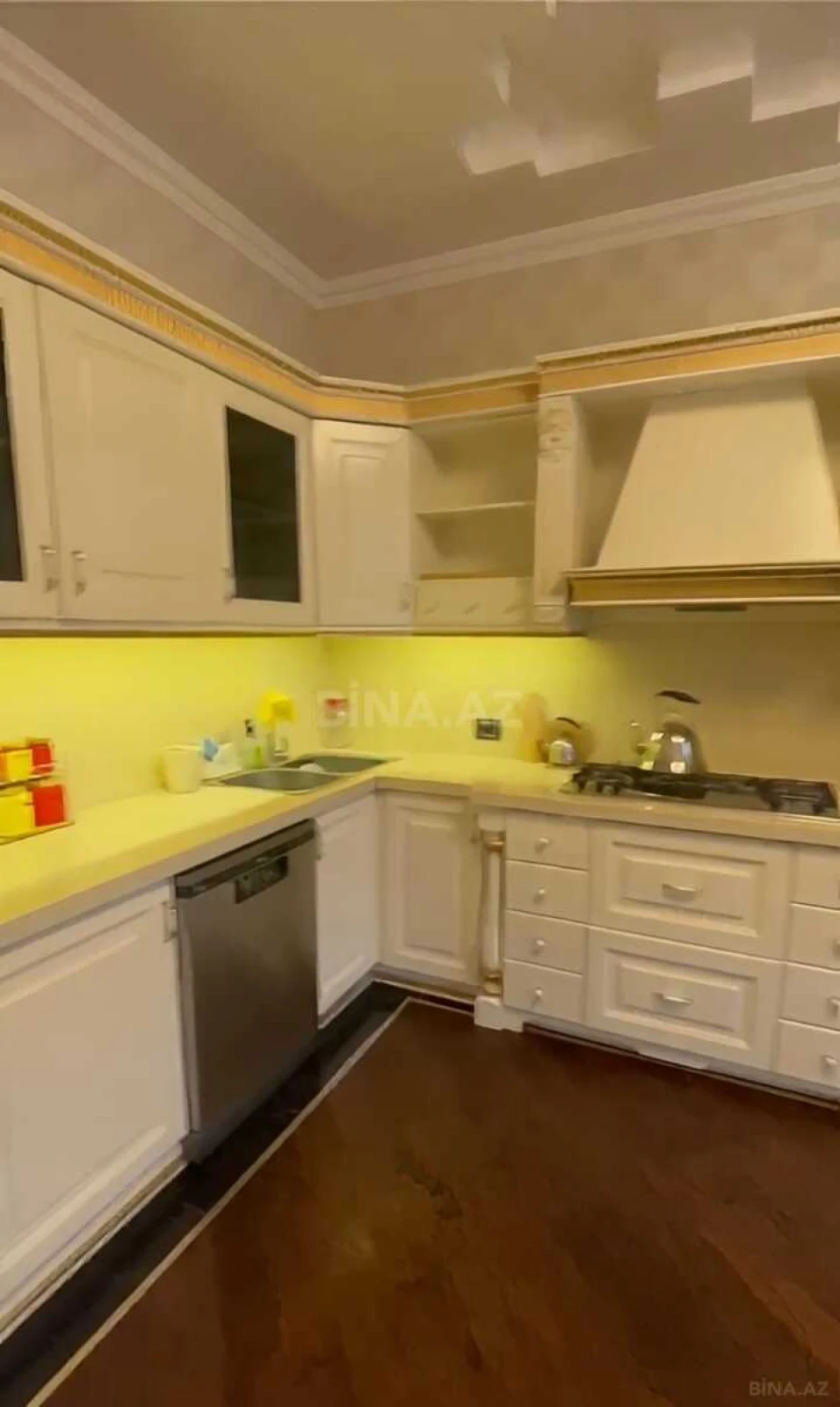 Kirayə verilir 3 otaqlı mənzil 155 m²