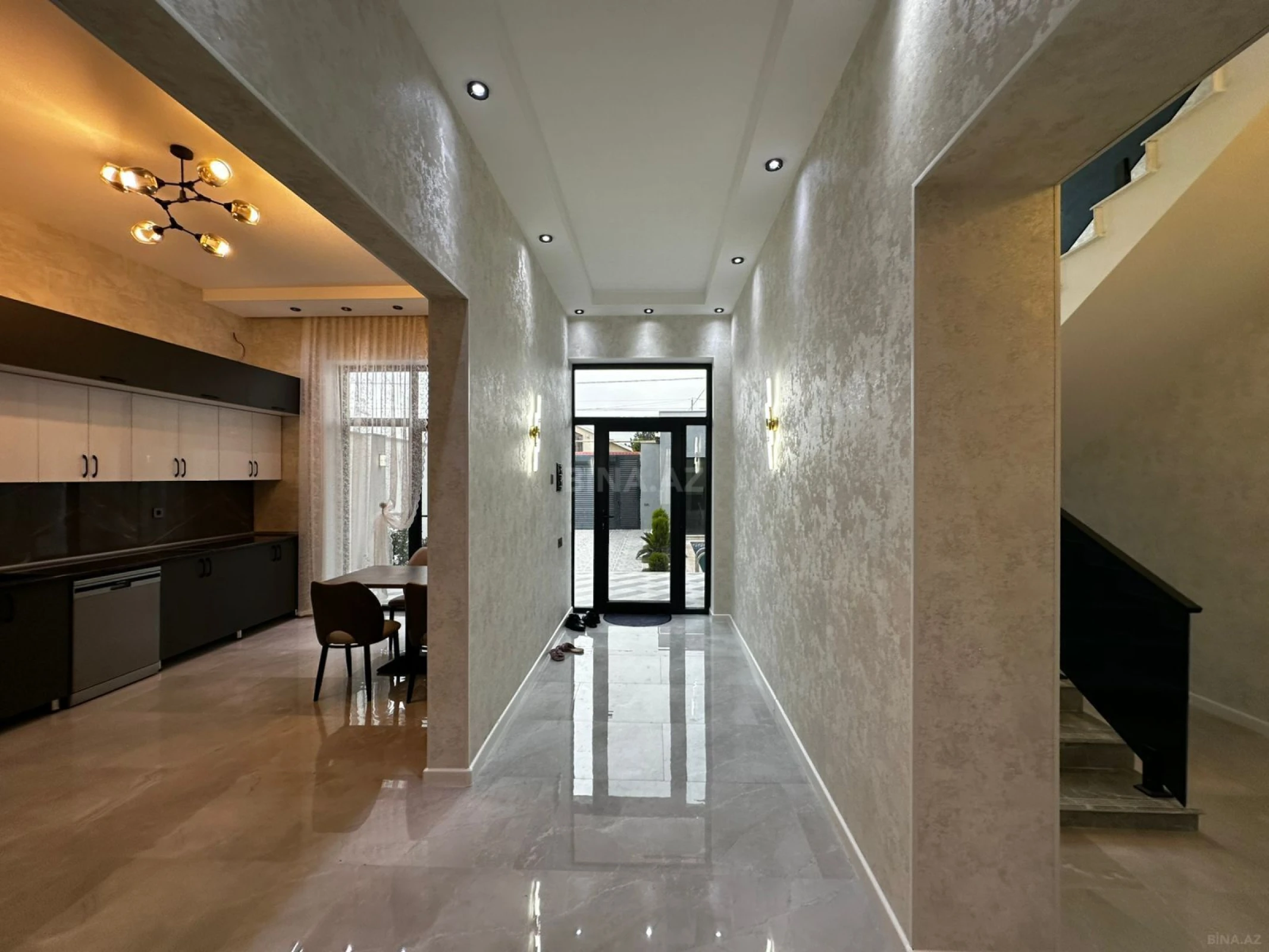 Satılır 4 otaqlı həyət evi 270 m²