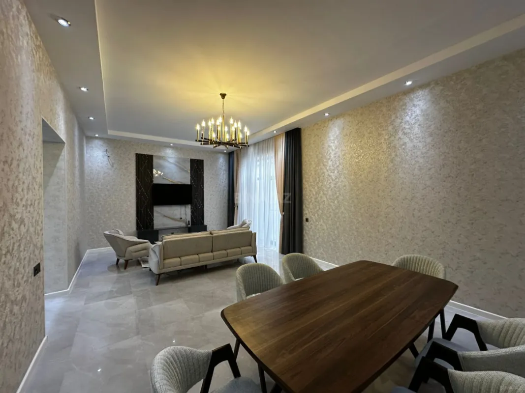 Satılır 4 otaqlı həyət evi 270 m²